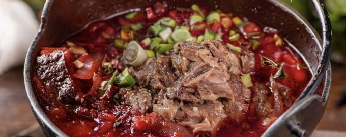 Необычный малиновый борщ — настоящее кулинарное искусство