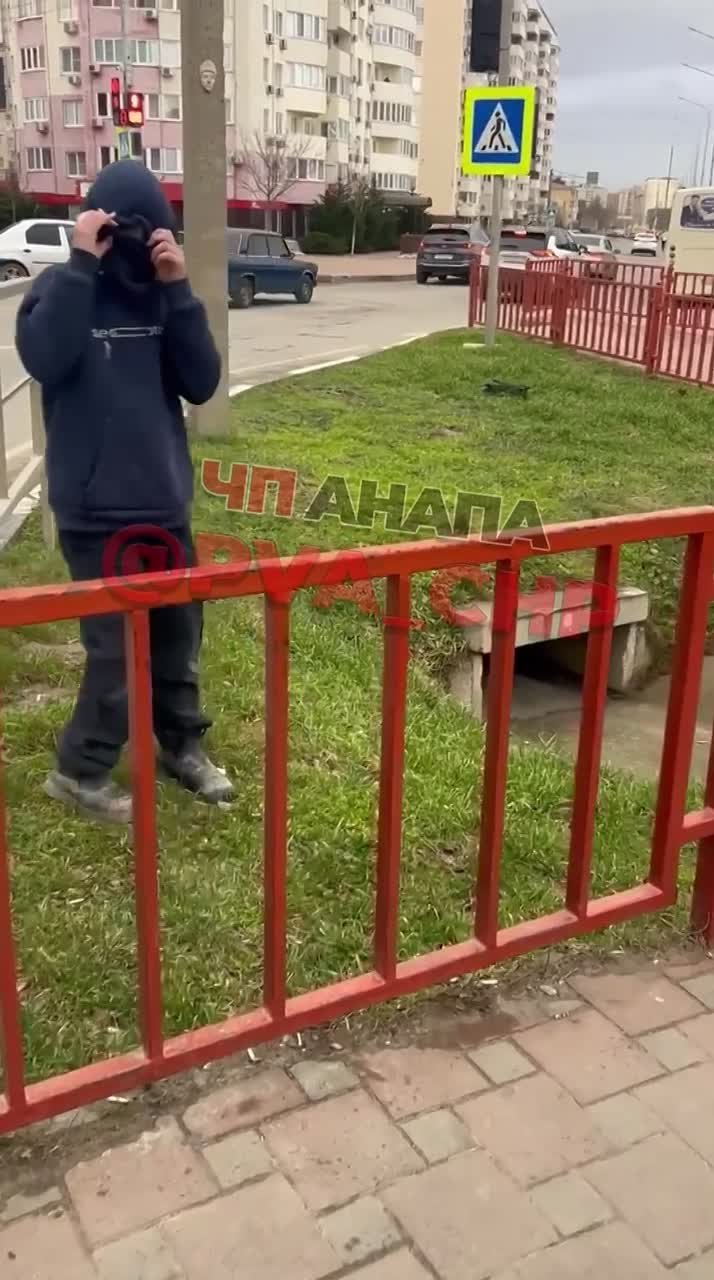 Клянчат деньги и шлют всех на три буквы