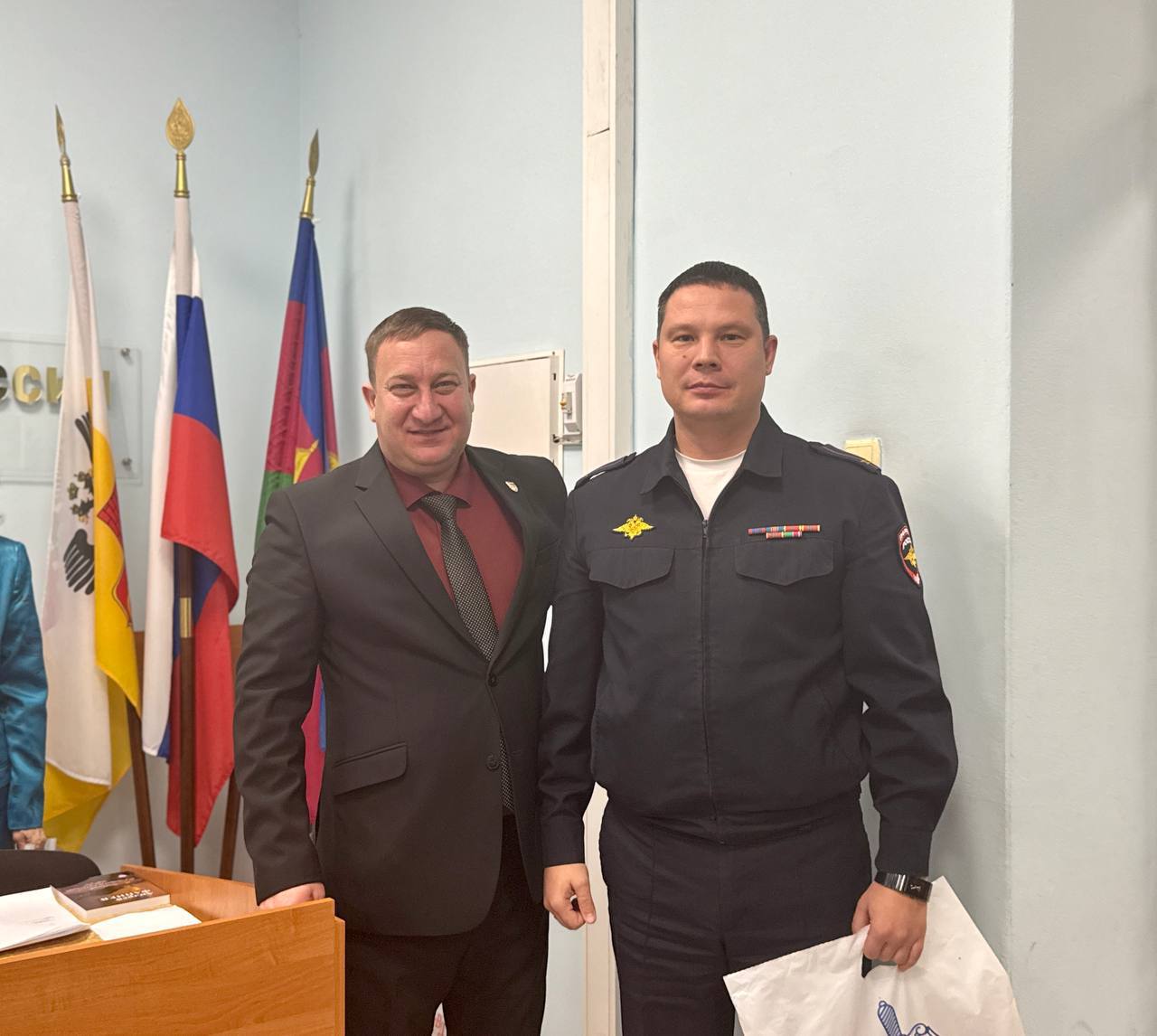 В преддверии Дня защитника Отечества в Управлении МВД России по городу Краснодару поздравили ветеранов и действующих сотрудников органов внутренних дел В преддверии Дня защитника Отечества в Управлении МВД России по городу Краснодару поздравили ветеранов и действующих сотрудников органов внутренних дел