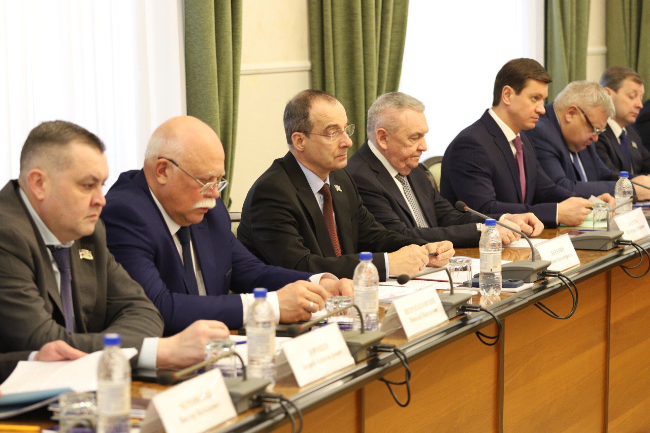 Председатель ЗСК Юрий Бурлачко провел заседание круглого стола по вопросам развития Староминского района