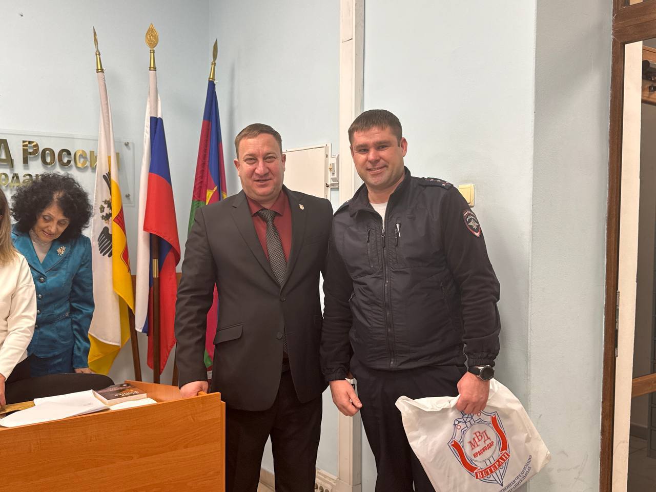 В преддверии Дня защитника Отечества в Управлении МВД России по городу Краснодару поздравили ветеранов и действующих сотрудников органов внутренних дел В преддверии Дня защитника Отечества в Управлении МВД России по городу Краснодару поздравили ветеранов и действующих сотрудников органов внутренних дел