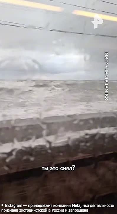 Чётко, Вася!. Черное море искупало электричку, следовавшую из Сочи