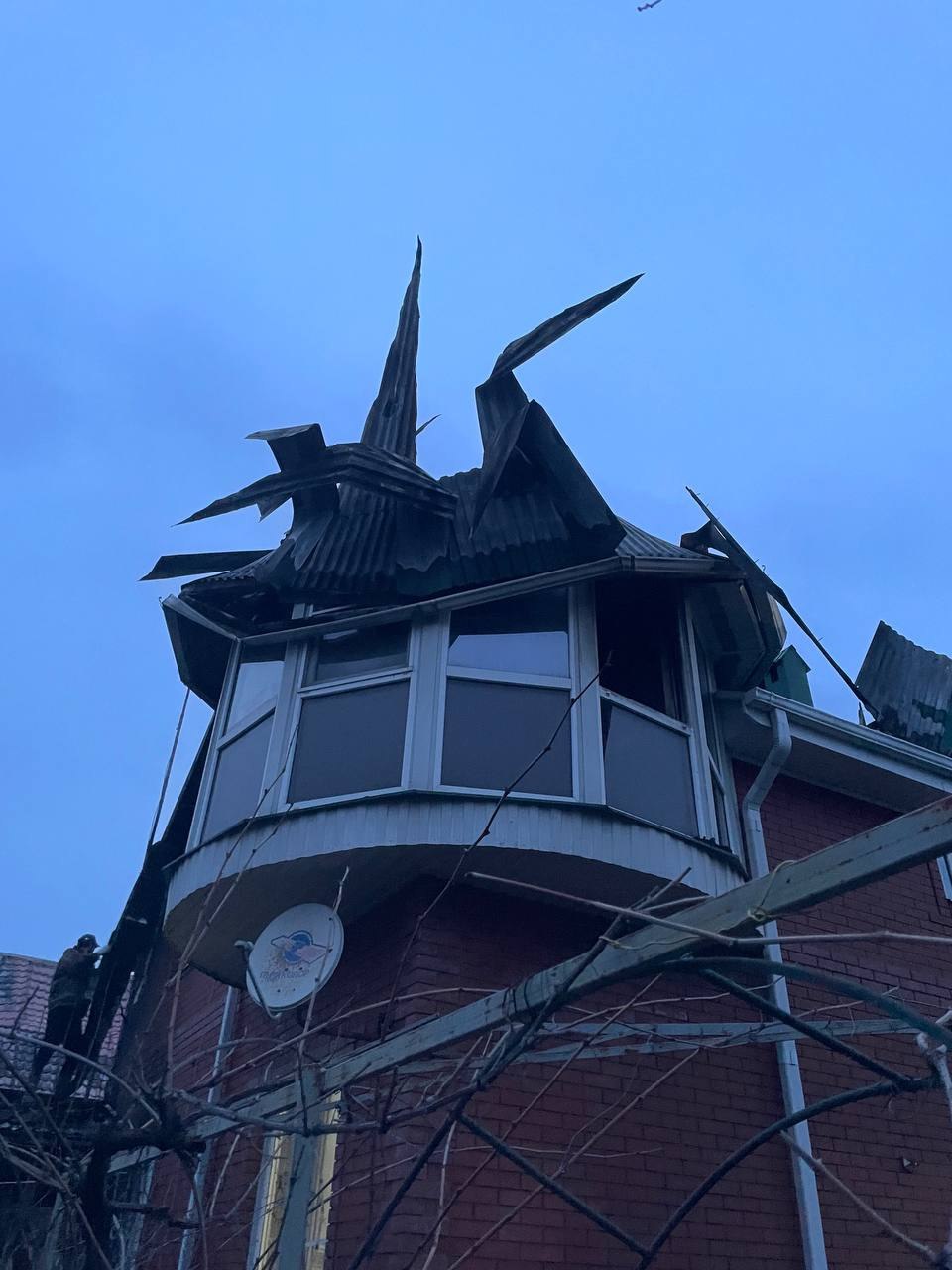 В Сети кубанцы и другие неравнодушные россияне рассказали, что собирают финансовую помощь семье, чей дом в Северском районе Краснодарского края разрушен в результате беспилотной атаки В Сети кубанцы и другие неравнодушные россияне рассказали, что собирают финансовую помощь семье, чей дом в Северском районе Краснодарского края разрушен в результате беспилотной атаки