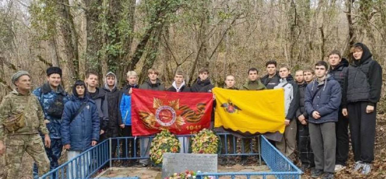 Студенты и школьники Новороссийска стали участниками патриотического похода по местам боевой славы в окрестностях города-героя Студенты и школьники Новороссийска стали участниками патриотического похода по местам боевой славы в окрестностях города-героя