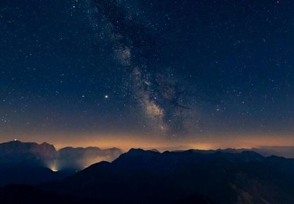 Тельцам стоит навести уют в доме, а Козероги должны уделить внимание семье