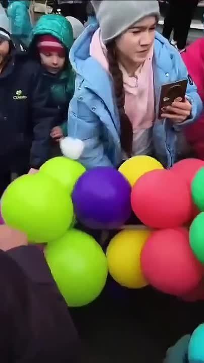 Чучело Масленицы... лопнуло!