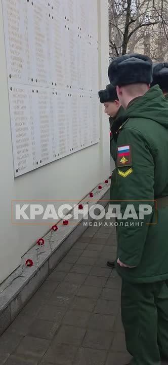 Почтили память защитников Отечества у мемориальной арки «Ими гордится Кубань»