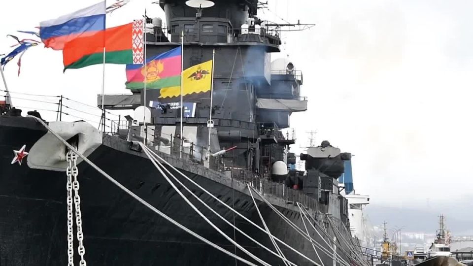 В небе над Новороссийском прозвучал выстрел памяти