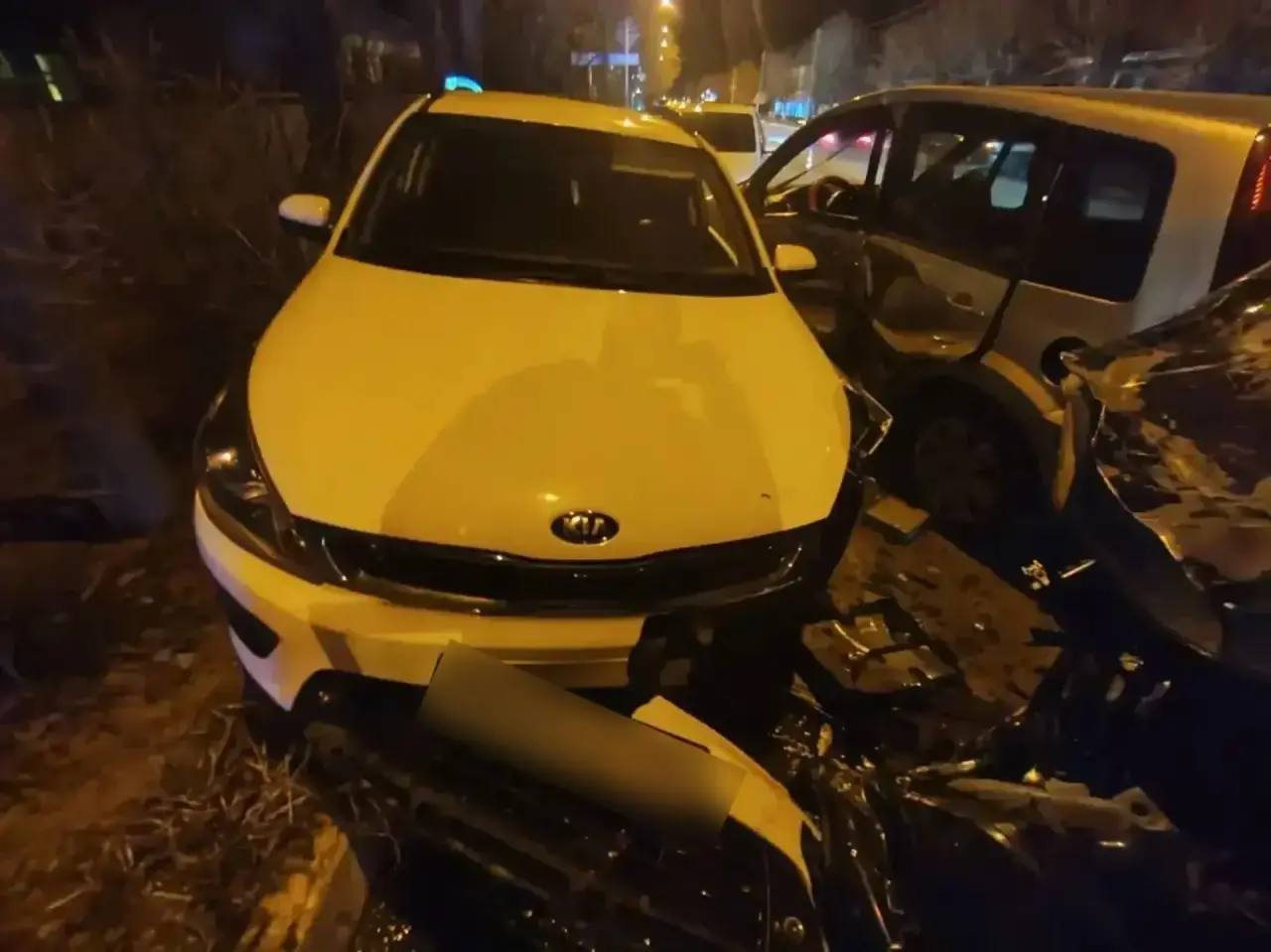 19-летний лихач катая по станице 14-летнюю школьницу, устроил жесткое столкновение на перекрестке 19-летний лихач катая по станице 14-летнюю школьницу, устроил жесткое столкновение на перекрестке