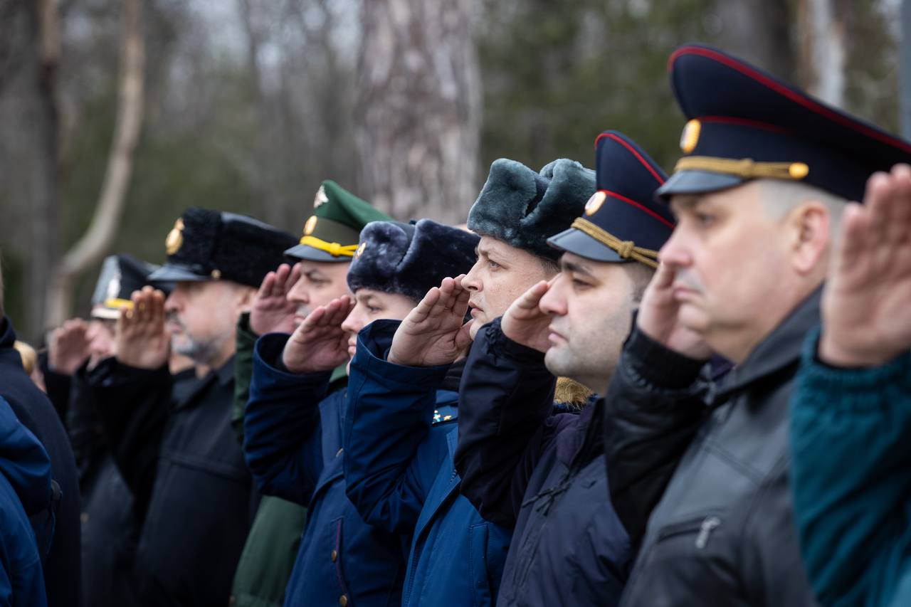 В Анапе воздали дань памяти погибшим участникам специальной военной операции В Анапе воздали дань памяти погибшим участникам специальной военной операции