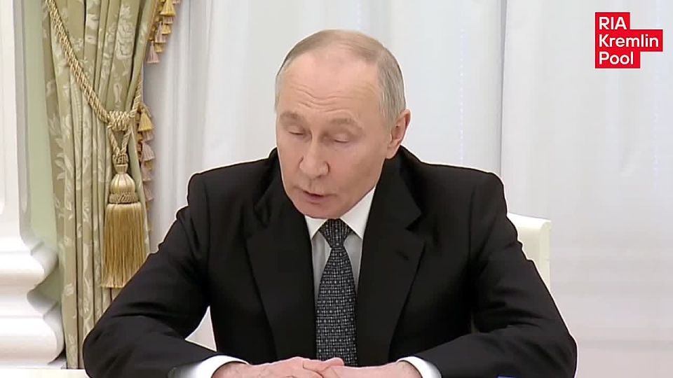 «Я бы хотел послушать каждую из вас»: Путин встретился с вдовами героически погибших российских спецназовцев