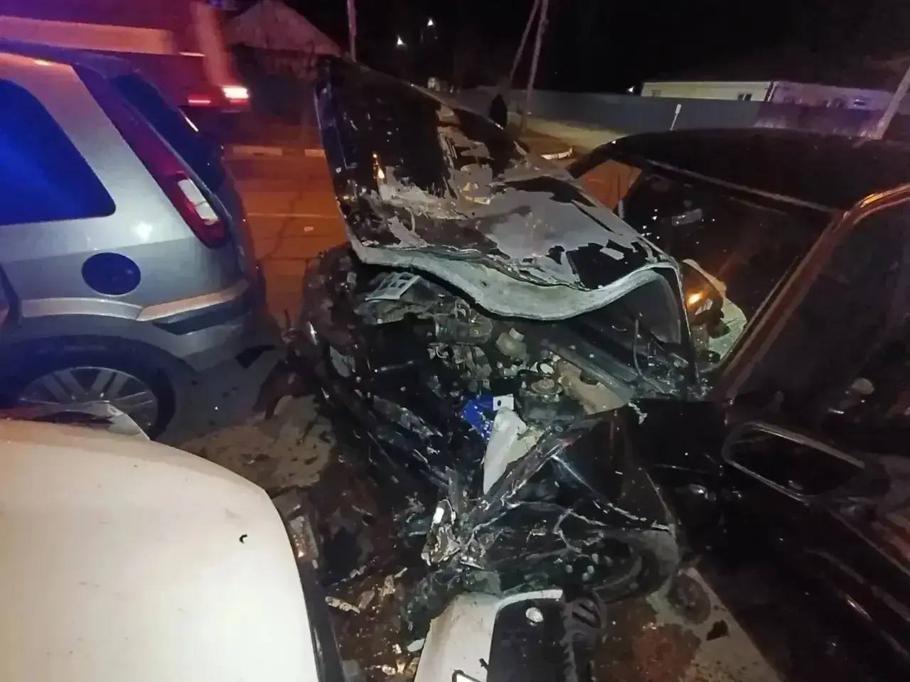 19-летний лихач катая по станице 14-летнюю школьницу, устроил жесткое столкновение на перекрестке