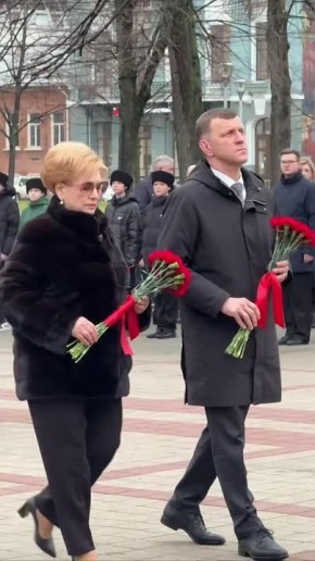 Евгений Наумов: Вместе с Верой Фёдоровной Галушко, ветеранами боевых действий и участниками СВО, школьниками, курсантами и постовцами почтили память защитников Отечества у мемориальной арки «Ими гордится Кубань»