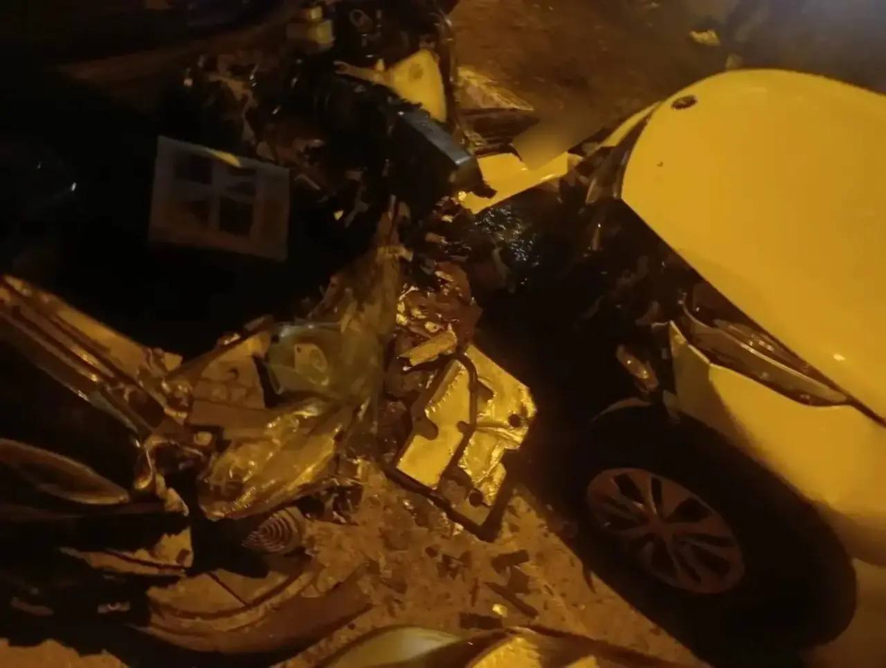 Парень катал школьницу на машине и устроил массовое ДТП Парень катал школьницу на машине и устроил массовое ДТП