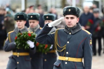 На Кубани прошла церемония возложения цветов к Вечному огню в военно-патриотическом центре «Патриот» им. Героя Российской Федерации генерала армии Виктора Германовича Казанцева