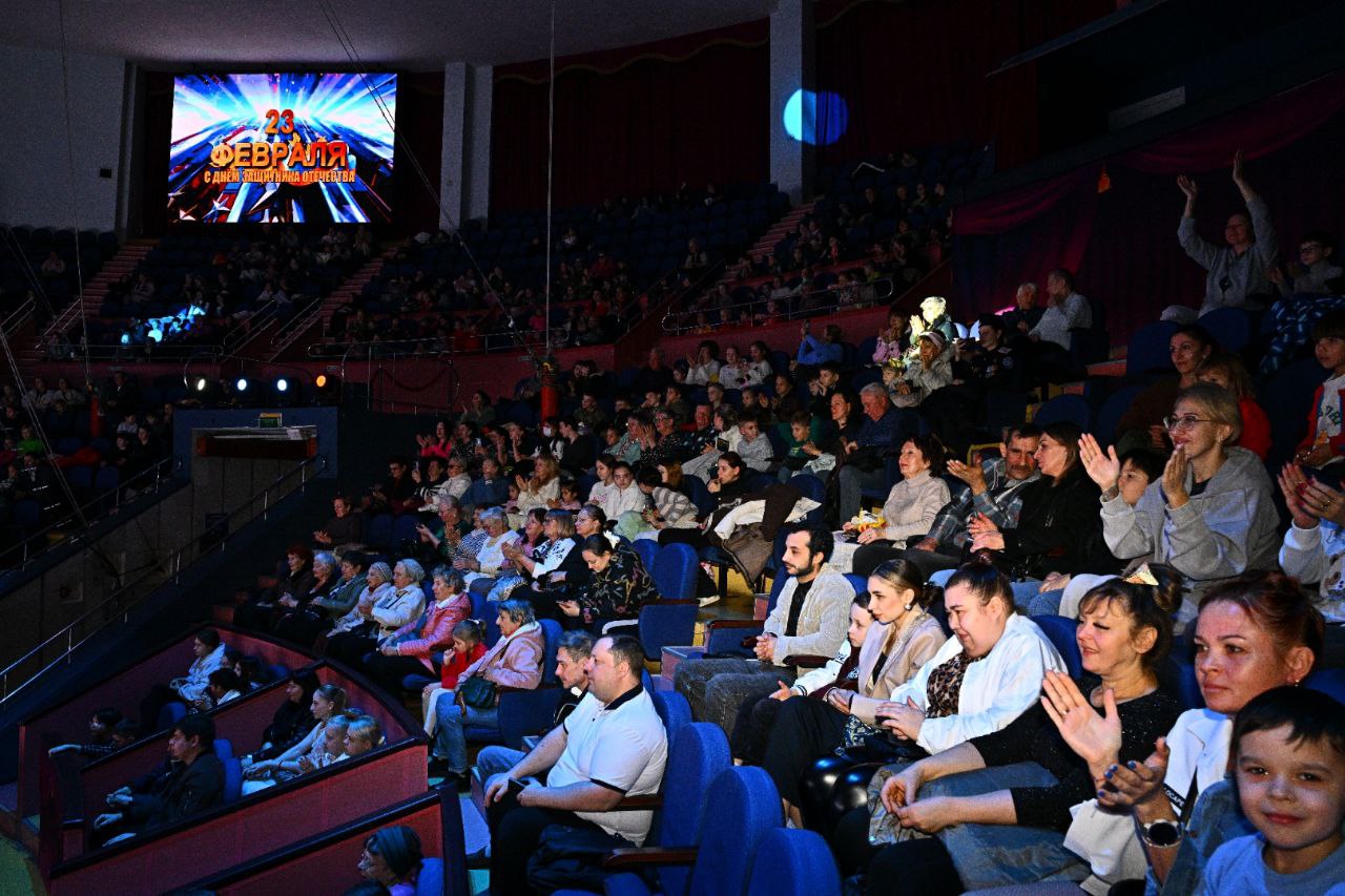 В Сочинском цирке в честь Дня защитника Отечества состоялся праздничный концерт В Сочинском цирке в честь Дня защитника Отечества состоялся праздничный концерт