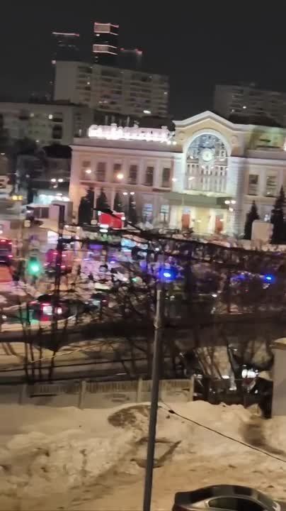 Неизвестный подорвал машину ДПС в Москве, погиб полицейский