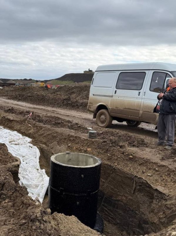 Рабочего придавило ковшом при строительстве нового терминала аэропорта в Краснодаре