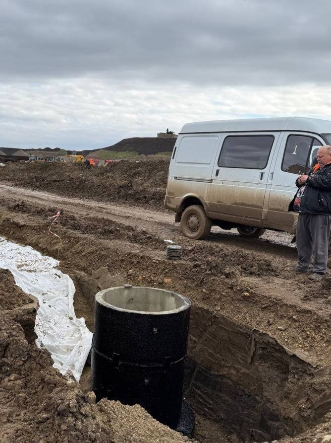 Рабочего придавило ковшом при строительстве нового терминала аэропорта в Краснодаре