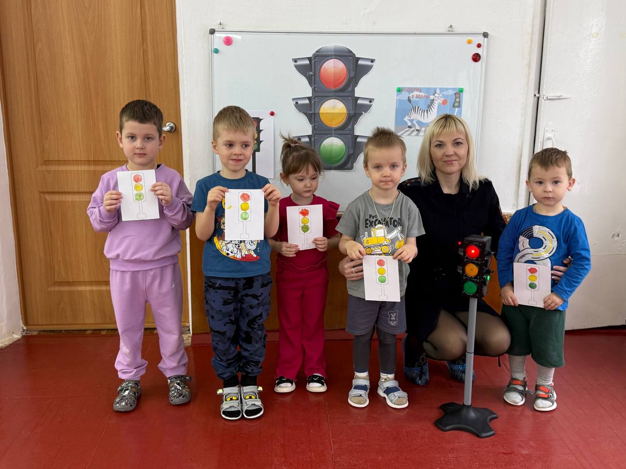 Сотрудники Госавтоинспекции Щербиновского района проводят уроки безопасности для дошколят Сотрудники Госавтоинспекции Щербиновского района проводят уроки безопасности для дошколят