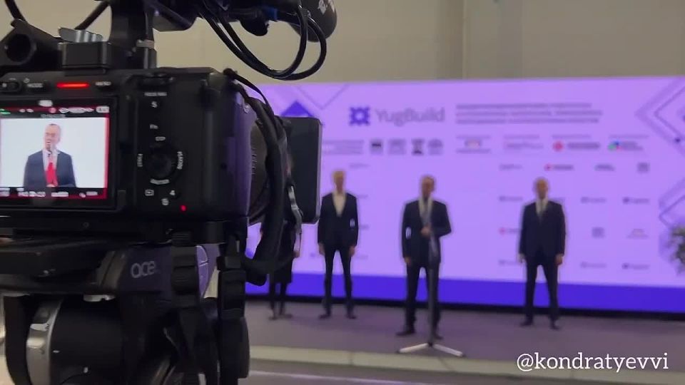 Вениамин Кондратьев посетил одну из крупнейших строительных выставок «ЮгБилд»