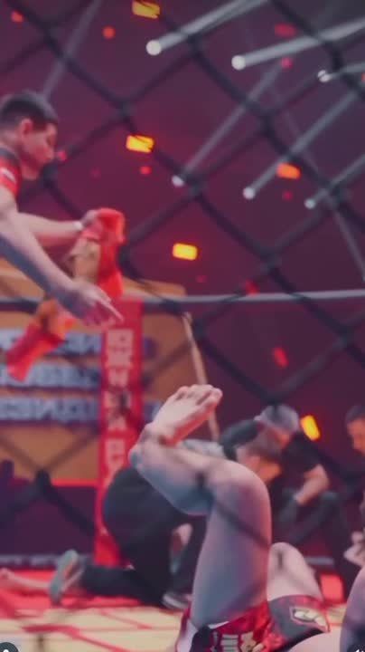 «Недоработал сальто». Триумф, валящий с ног, случился на турнире по смешанным единоборствам в Краснодаре