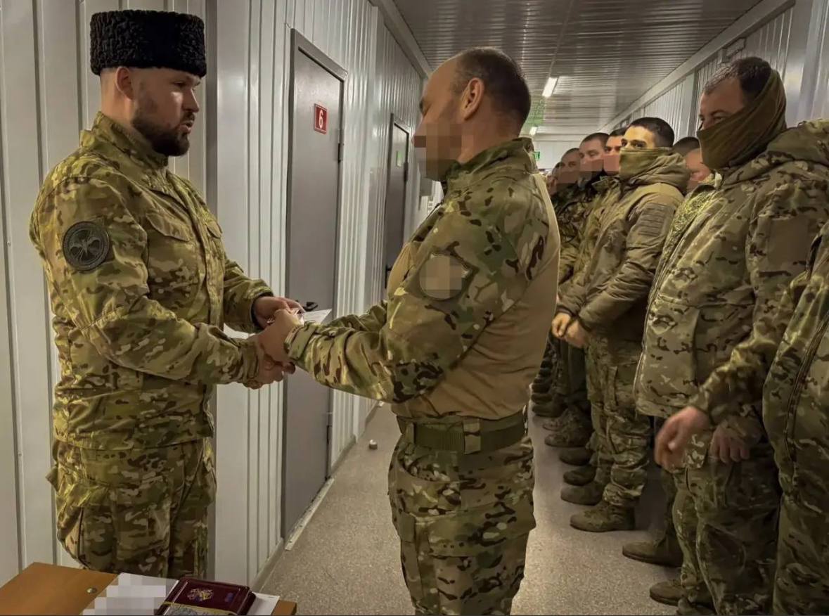 Вице-губернатор Александр Агибалов в зоне СВО посетил расположение добровольческих отрядов БАРС Кубанского казачьего войска Вице-губернатор Александр Агибалов в зоне СВО посетил расположение добровольческих отрядов БАРС Кубанского казачьего войска