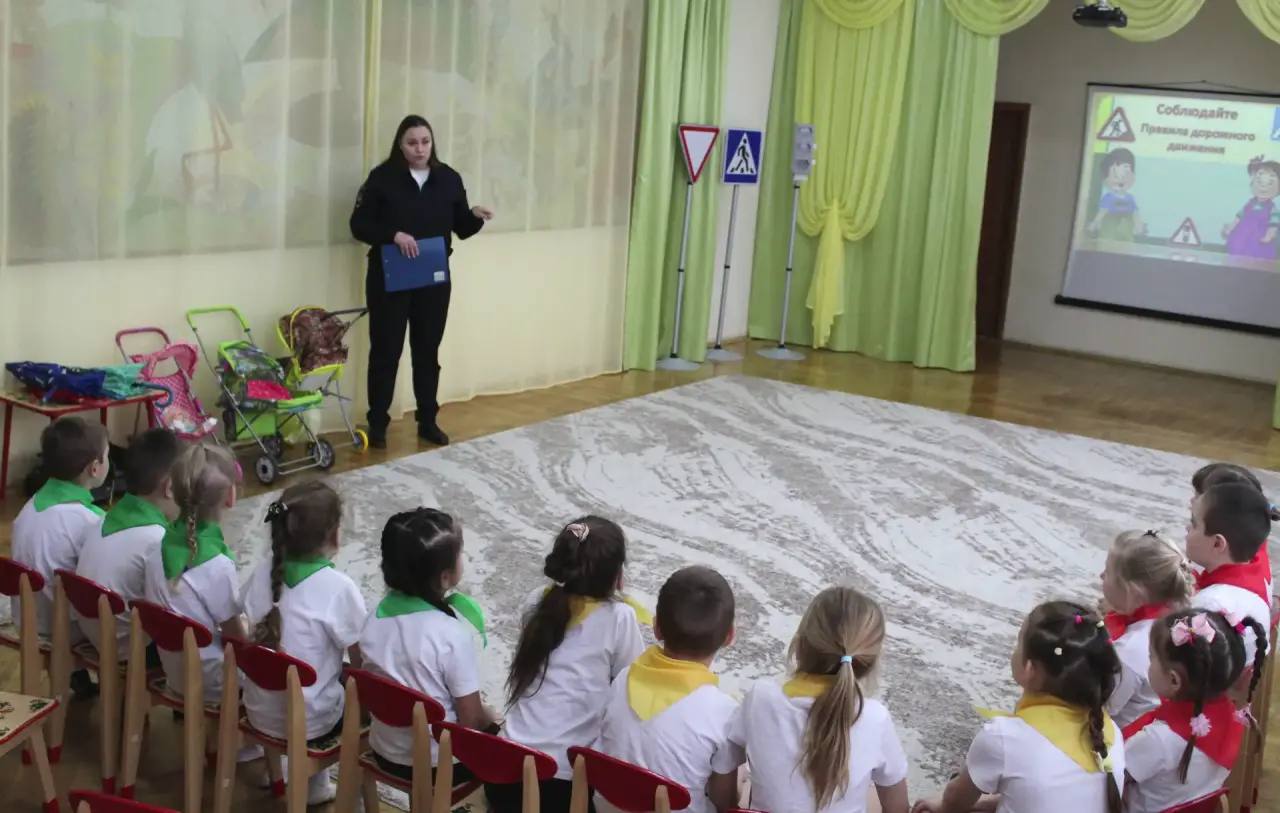 В рамках «Декады дорожной безопасности детей» в детском саду № 5 ст. Павловской состоялось профилактическое мероприятие «С безопасностью на ТЫ» В рамках «Декады дорожной безопасности детей» в детском саду № 5 ст. Павловской состоялось профилактическое мероприятие «С безопасностью на ТЫ»