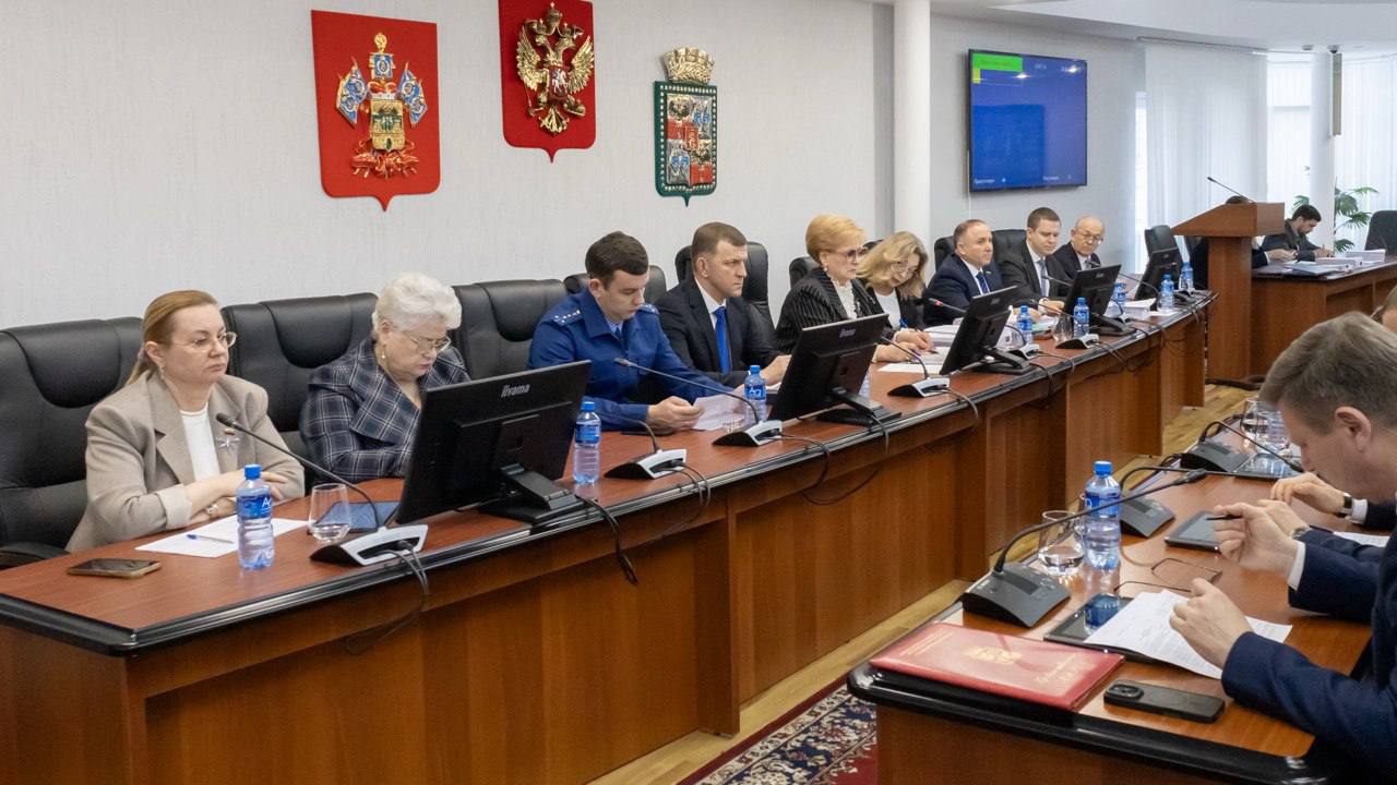 Исполняющий обязанности прокурора Краснодара Данил Малышев принял участие в девятом очередном заседании городской Думы Краснодара VII созыва, на котором рассмотрены вопросы, напрямую касающиеся жизни жителей города