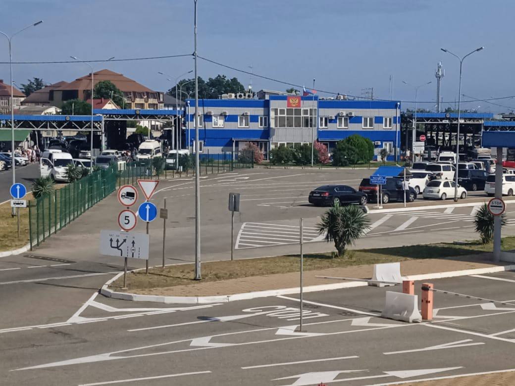 В Краснодарском крае обсудили вопросы осуществления государственного контроля в автомобильном пункте пропуска Адлер