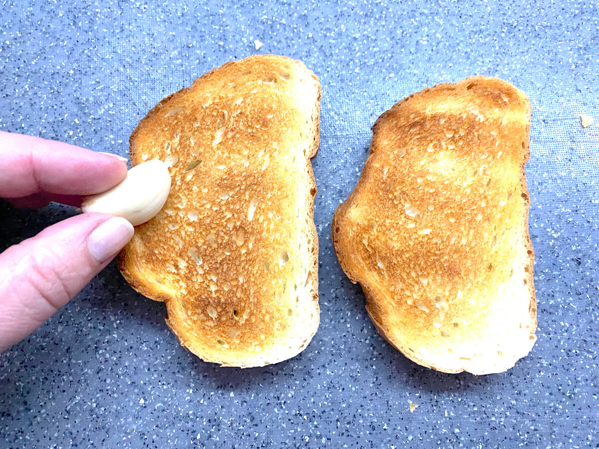 Забытая закуска: когда бутерброды со шпротами украшали каждый праздничный стол