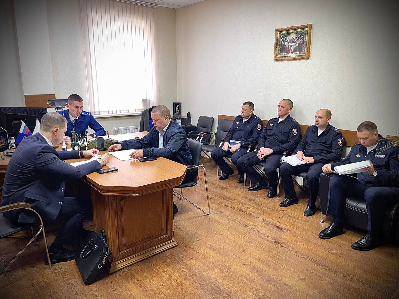 Прокуратурой Прикубанского административного округа г. Краснодара проведено расширенное совещание по вопросам обеспечения безопасности дорожного движения