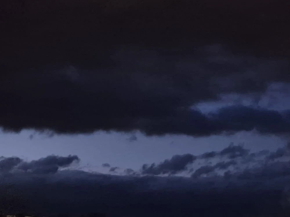 А сегодня февраль нам показывает свой нрав А сегодня февраль нам показывает свой нрав