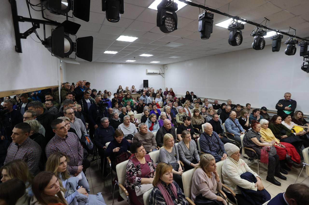 Светлана Маслова и Вячеслав Вовк провели встречу с жителями Приморского сельского округа Светлана Маслова и Вячеслав Вовк провели встречу с жителями Приморского сельского округа