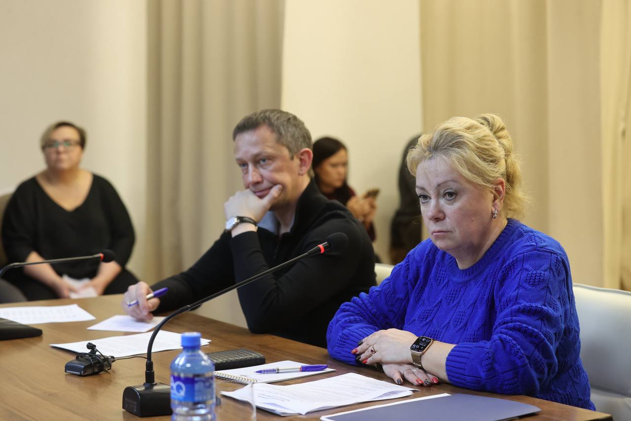 Светлана Маслова и Вячеслав Вовк провели встречу с жителями Приморского сельского округа