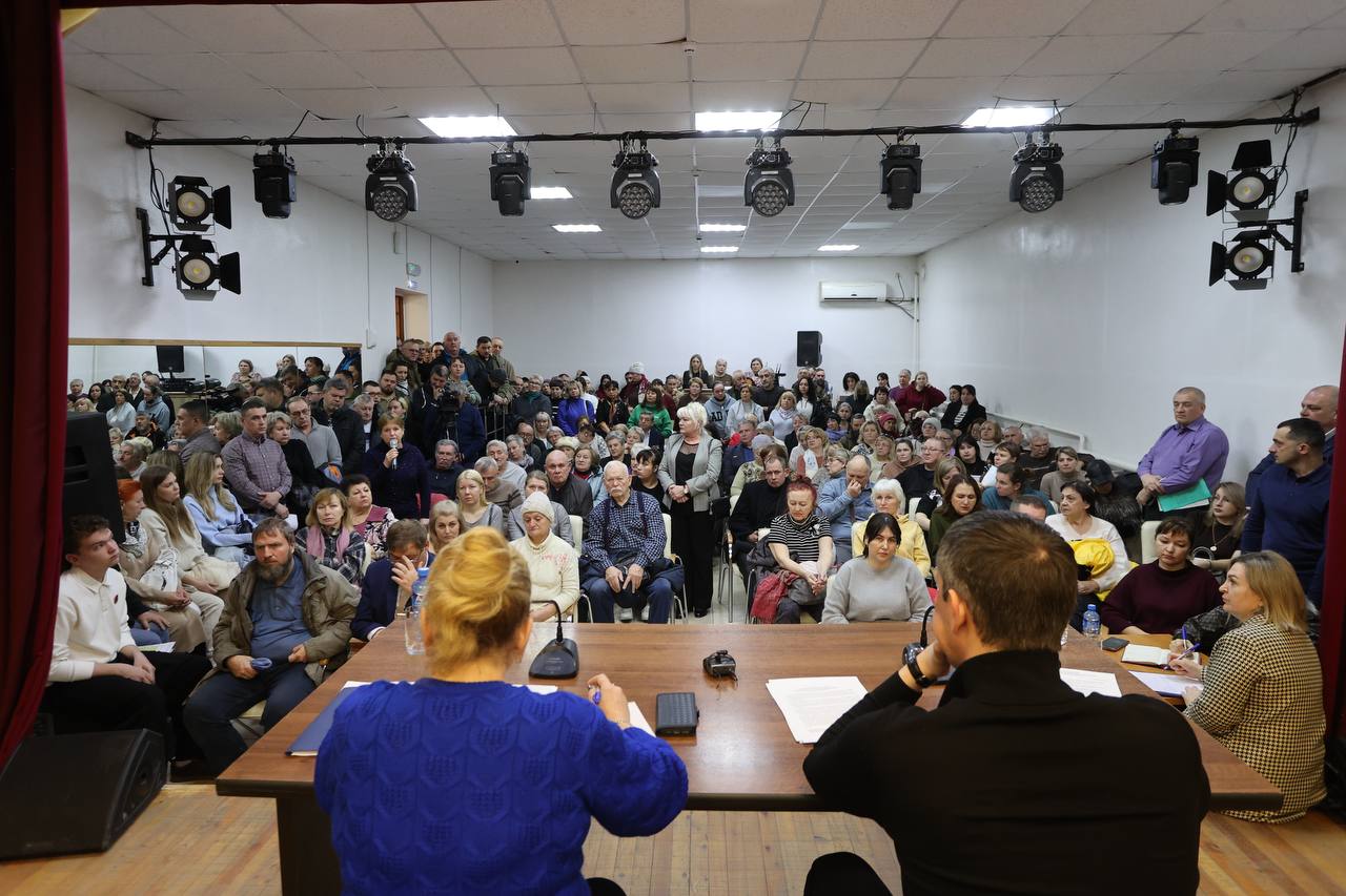 Светлана Маслова и Вячеслав Вовк провели встречу с жителями Приморского сельского округа Светлана Маслова и Вячеслав Вовк провели встречу с жителями Приморского сельского округа