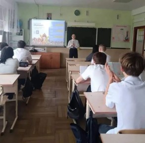 Краснодарским школьникам рассказали о добровольческой деятельности