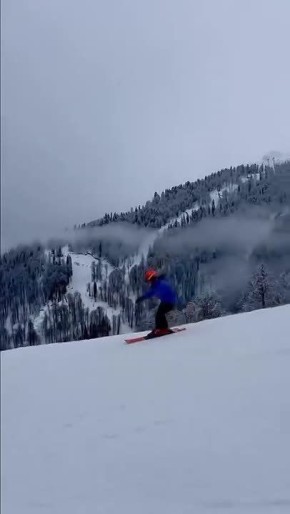 Олег Газманов зажигал в Сочи на концерте, а после выступления не стал сразу сбегать в Москву – решил остаться и покататься на лыжах