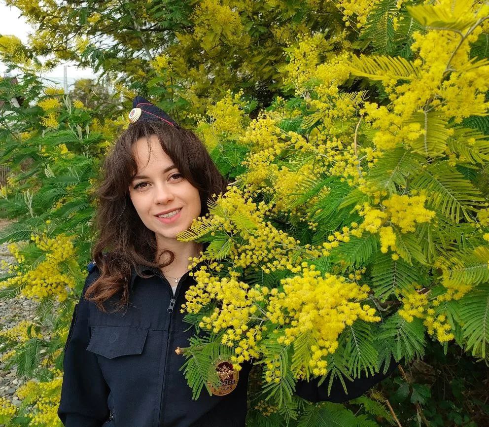 С первым днём весны!. Инспектор ОПДН УВД по городу Сочи лейтенант полиции Алина Палатурян желает нашим подписчикам радости, сил и вдохновения