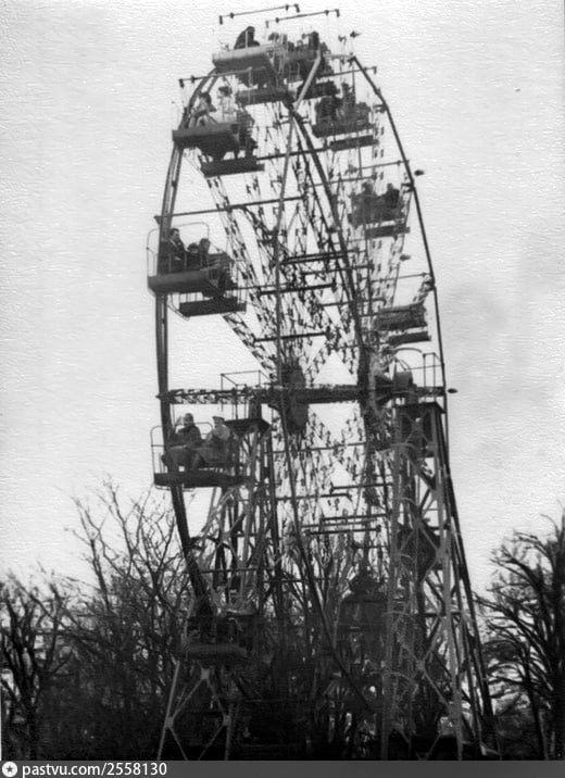 Чертово колесо в Горпарке. Показываем, как выглядело колесо обозрения в Горпарке в 1968 году