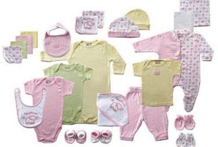 Как правильно выбрать одежду для новорожденного: советы для родителей