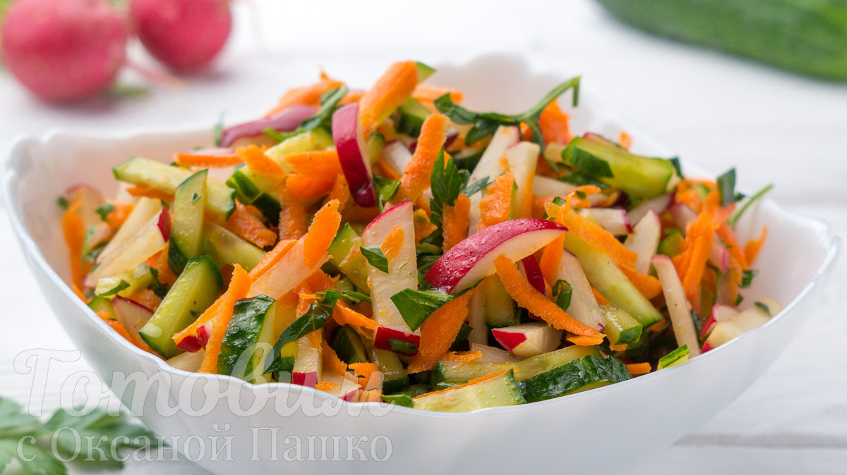 Летний овощной салат за считанные минуты: свежесть на ваш стол