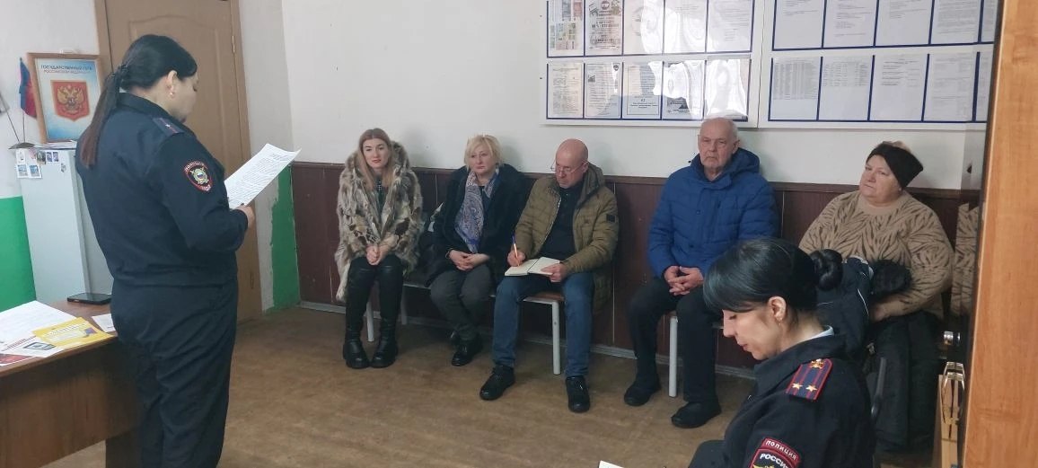 В рамках отчётных мероприятий участковых уполномоченных полиции по итогам деятельности за 2025 год, проводимых отделом ОМВД по Ейскому району в течение февраля, были приглашены представители администрации и общественности... В рамках отчётных мероприятий участковых уполномоченных полиции по итогам деятельности за 2025 год, проводимых отделом ОМВД по Ейскому району в течение февраля, были приглашены представители администрации и общественности...