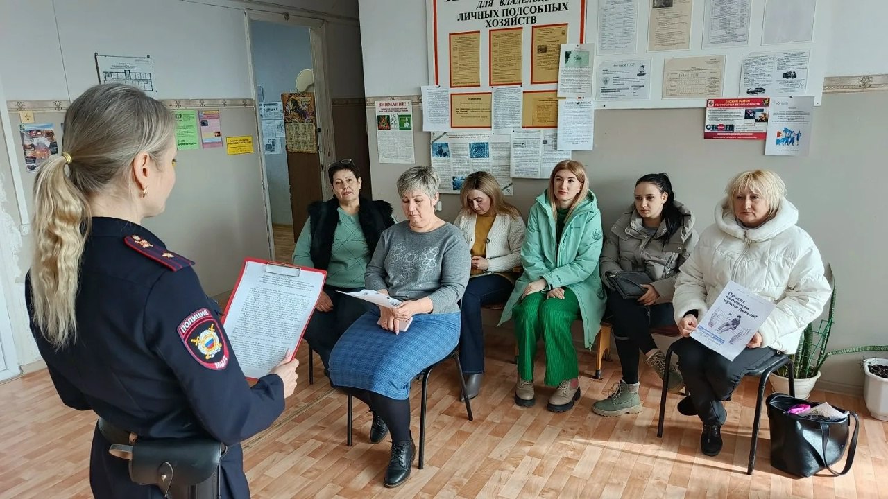 В рамках отчётных мероприятий участковых уполномоченных полиции по итогам деятельности за 2025 год, проводимых отделом ОМВД по Ейскому району в течение февраля, были приглашены представители администрации и общественности... В рамках отчётных мероприятий участковых уполномоченных полиции по итогам деятельности за 2025 год, проводимых отделом ОМВД по Ейскому району в течение февраля, были приглашены представители администрации и общественности...