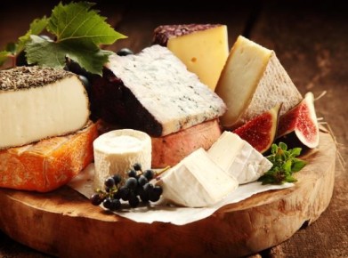 В течении 8000 лет создали около 2000 различных сортов сыра - от нежнейшей рикотты до пикантной горгонзолы