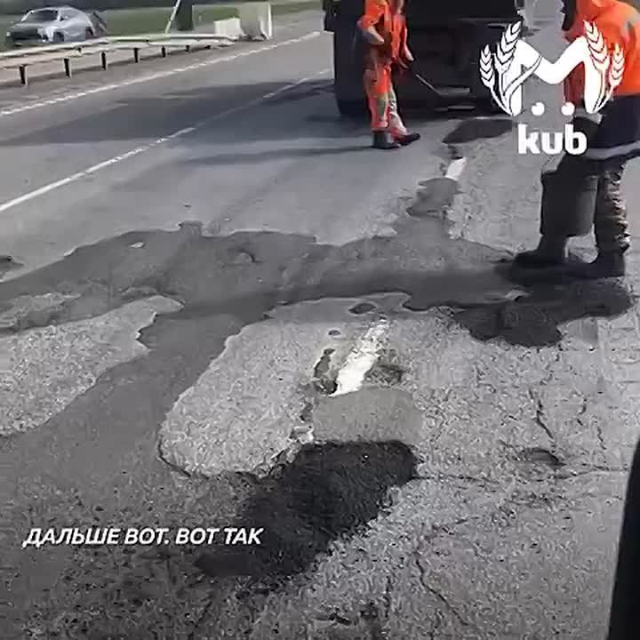 Ногоукладочные машины работают на трассе в сторону Армавира