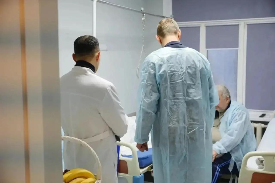 Андрей Кравченко навестил в больнице новороссийцев, пострадавших после атаки киевского режима