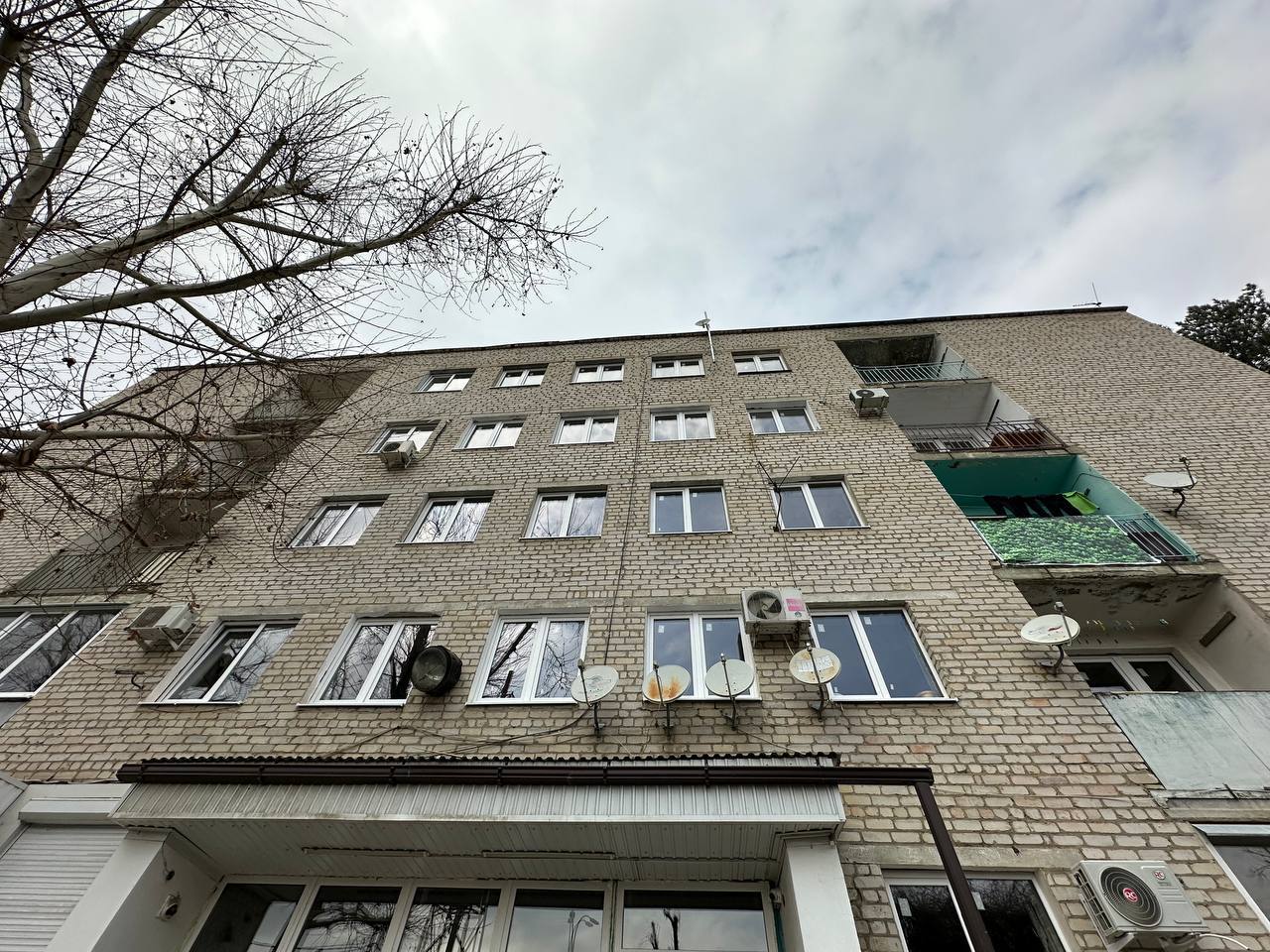 Специалисты завершили остекление домов, пострадавших от падения обломков БПЛА в Краснодаре