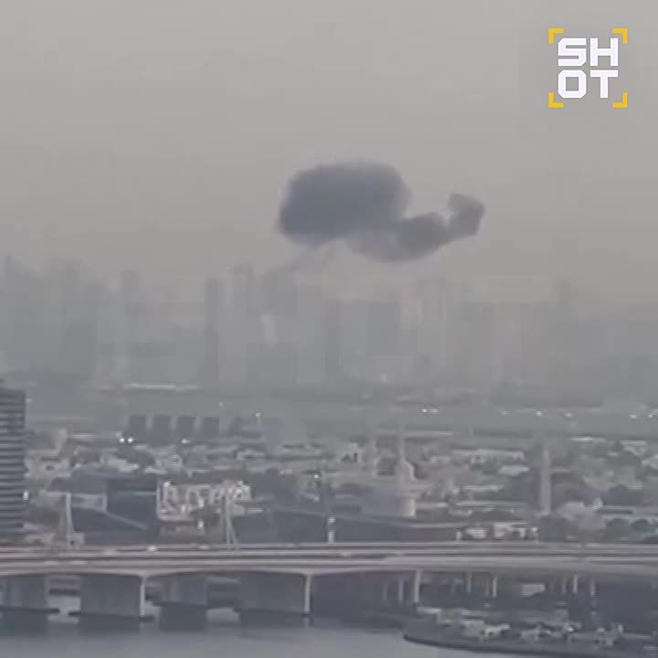 Взрывы в Дубае — предварительно, иранский беспилотник рухнул на территории Международного аэропорта