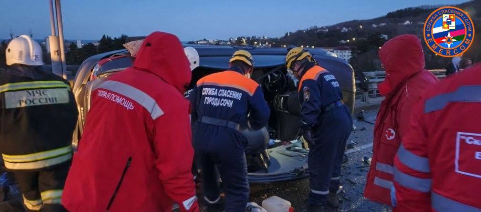 В Сочи Hyundai вылетел на встречку и перевернулся